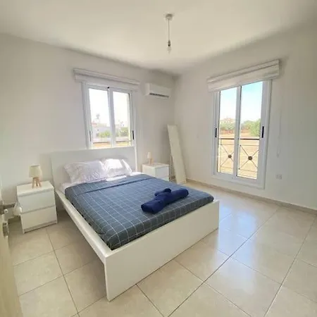 2bds Apt With Pool & Seaview شقة شاطئ مازوتوس
