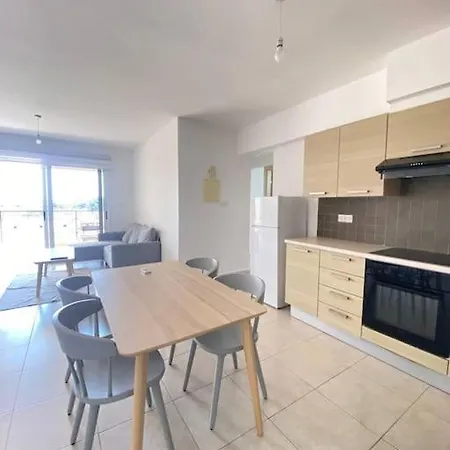 2bds Apt With Pool & Seaview