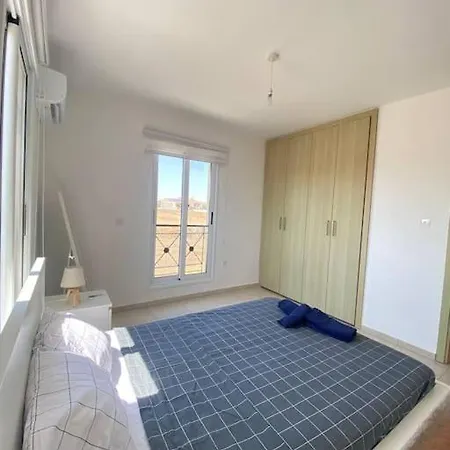 2bds Apt With Pool & Seaview